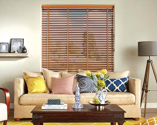 Venetian louvolite blind